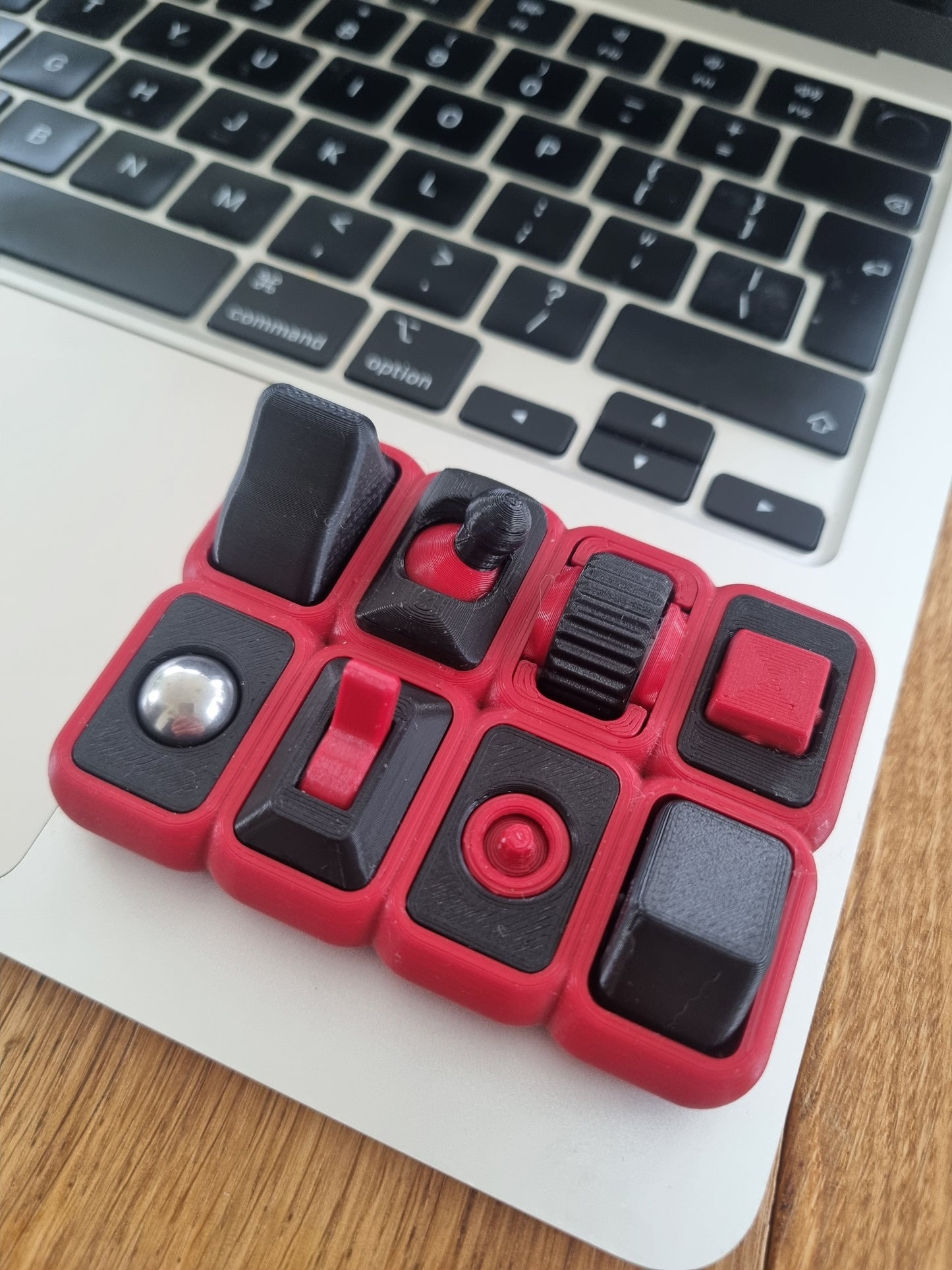Octo-Mix - 8 fidgets in one!