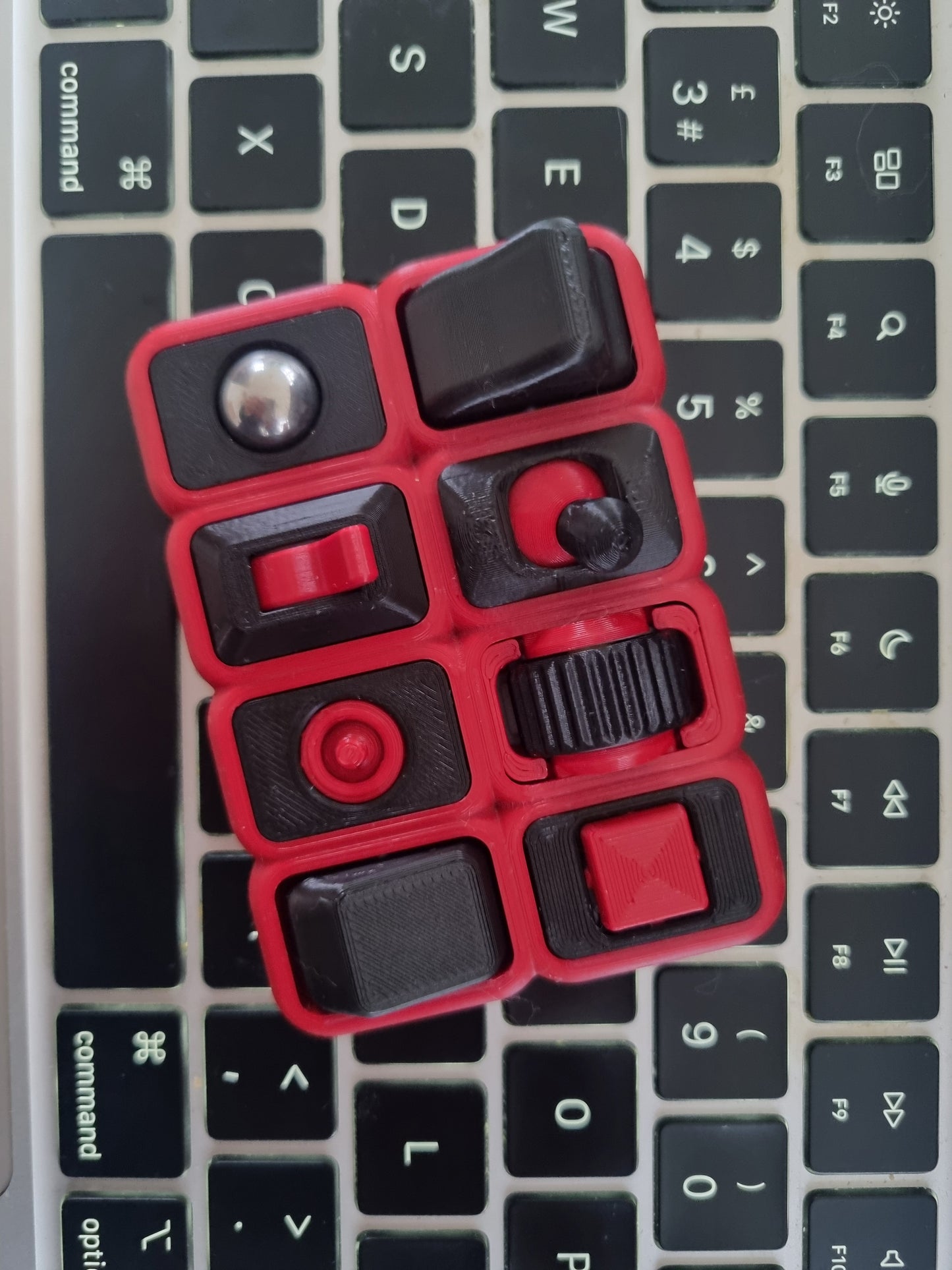 Octo-Mix - 8 fidgets in one!